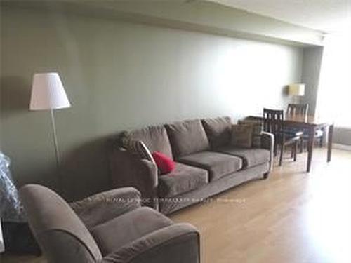 1407-410 Mclevin Ave, Toronto, ON - Indoor Photo Showing Living Room