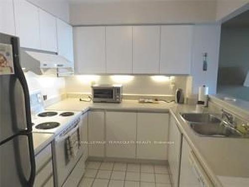 1407-410 Mclevin Ave, Toronto, ON - Indoor Photo Showing Kitchen With Double Sink