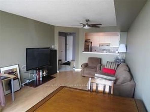 1407-410 Mclevin Ave, Toronto, ON - Indoor Photo Showing Living Room