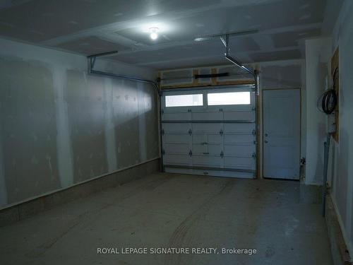 44-150 Glendale Ave, St. Catharines, ON - Indoor Photo Showing Garage