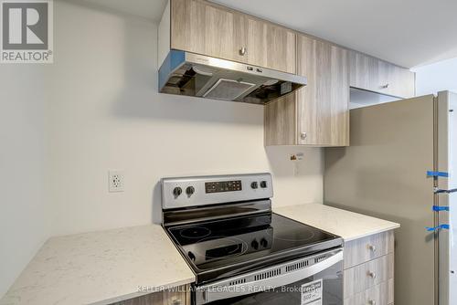 6 - 32 Wagon Lane N, Barrie, ON - Indoor Photo Showing Kitchen