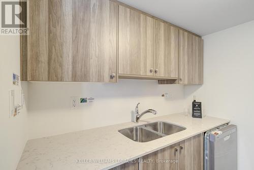 6 - 32 Wagon Lane N, Barrie, ON - Indoor Photo Showing Kitchen With Double Sink