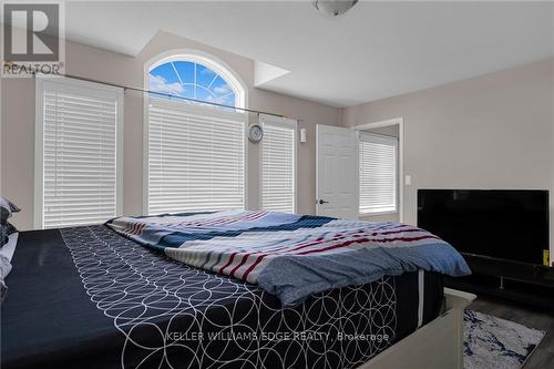 75 Cedarville Drive, Hamilton, ON - Indoor Photo Showing Bedroom