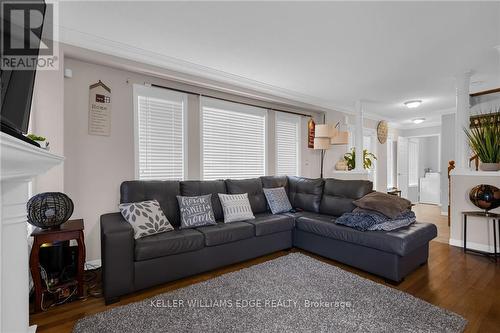 75 Cedarville Drive, Hamilton (Stoney Creek Mountain), ON - Indoor Photo Showing Living Room