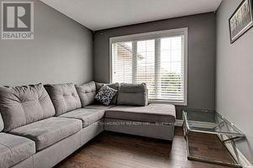 505 Lakeview Drive, Woodstock, ON - Indoor Photo Showing Living Room