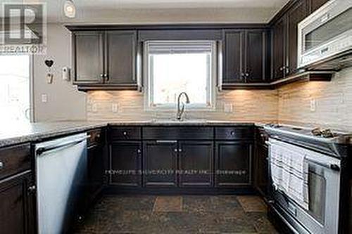 505 Lakeview Drive, Woodstock, ON - Indoor Photo Showing Kitchen