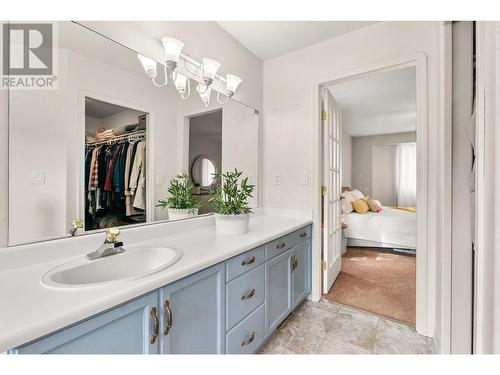 7967 Falcon Ridge Crescent, Kelowna, BC - Indoor Photo Showing Bathroom