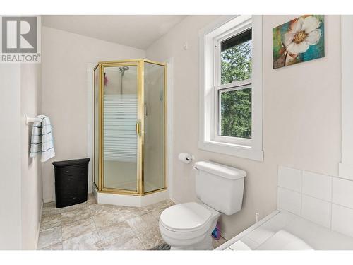 7967 Falcon Ridge Crescent, Kelowna, BC - Indoor Photo Showing Bathroom