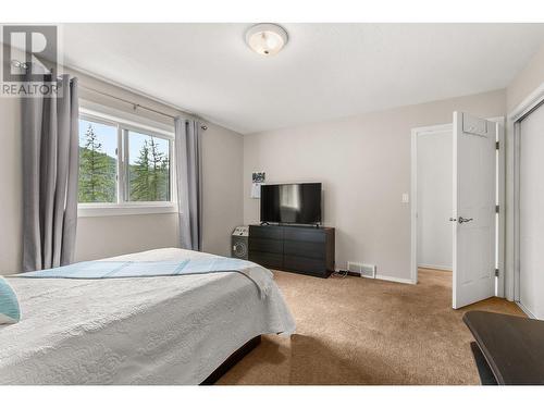 7967 Falcon Ridge Crescent, Kelowna, BC - Indoor Photo Showing Bedroom