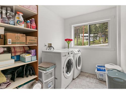 7967 Falcon Ridge Crescent, Kelowna, BC - Indoor Photo Showing Laundry Room