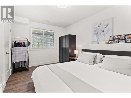 7967 Falcon Ridge Crescent, Kelowna, BC - Indoor Photo Showing Bedroom