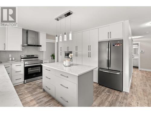 7967 Falcon Ridge Crescent, Kelowna, BC - Indoor Photo Showing Kitchen With Stainless Steel Kitchen With Upgraded Kitchen