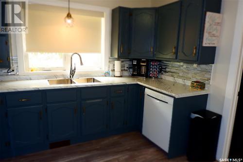 704 Leeville Drive, Assiniboia, SK - Indoor Photo Showing Kitchen With Double Sink