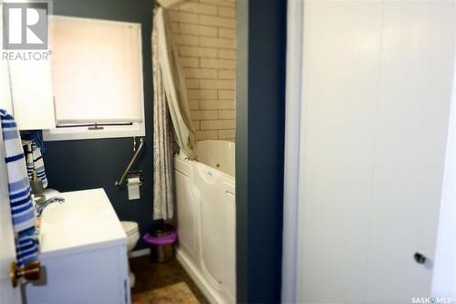 704 Leeville Drive, Assiniboia, SK - Indoor Photo Showing Bathroom