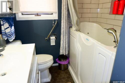 704 Leeville Drive, Assiniboia, SK - Indoor Photo Showing Bathroom