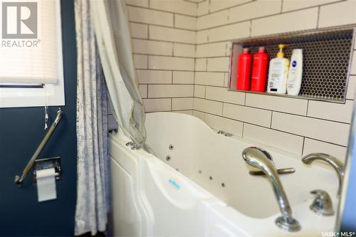 704 Leeville Drive, Assiniboia, SK - Indoor Photo Showing Bathroom