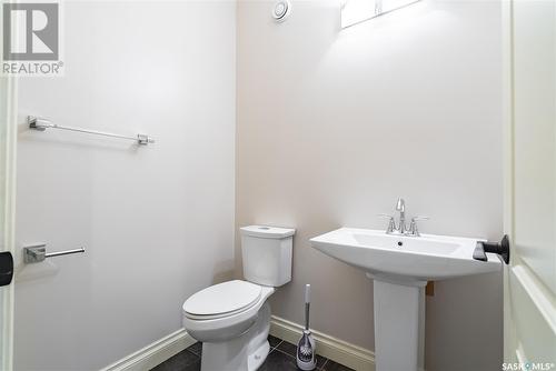 616 Balmoral Street, Saskatoon, SK - Indoor Photo Showing Bathroom