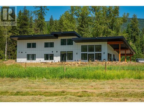 2335 Pass Creek Road, Castlegar, BC - Outdoor