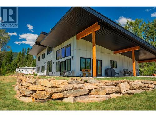 2335 Pass Creek Road, Castlegar, BC - Outdoor