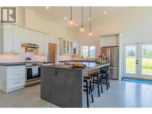 2335 Pass Creek Road, Castlegar, BC - Indoor Photo Showing Kitchen With Upgraded Kitchen