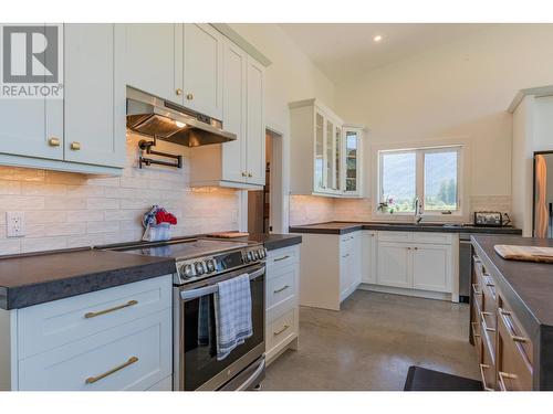 2335 Pass Creek Road, Castlegar, BC - Indoor Photo Showing Kitchen With Upgraded Kitchen