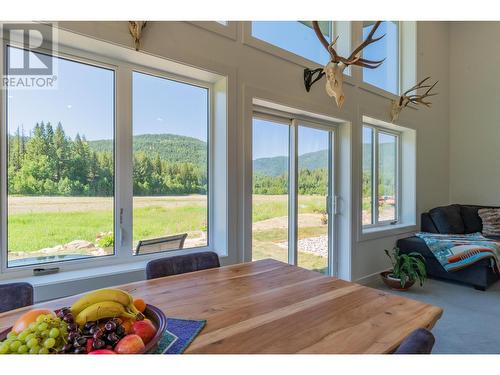 2335 Pass Creek Road, Castlegar, BC - Indoor Photo Showing Bedroom