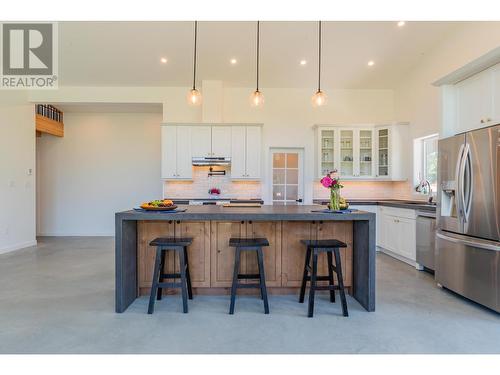 2335 Pass Creek Road, Castlegar, BC - Indoor Photo Showing Kitchen