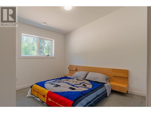 2335 Pass Creek Road, Castlegar, BC - Indoor Photo Showing Bedroom