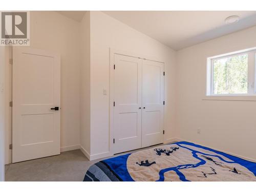 2335 Pass Creek Road, Castlegar, BC - Indoor Photo Showing Bedroom