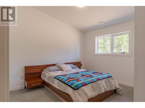 2335 Pass Creek Road, Castlegar, BC - Indoor Photo Showing Bedroom