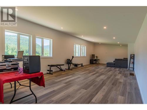 2335 Pass Creek Road, Castlegar, BC - Indoor