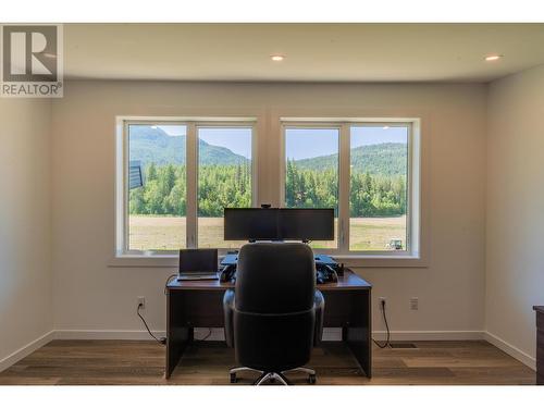 2335 Pass Creek Road, Castlegar, BC - Indoor Photo Showing Office