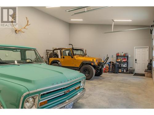 2335 Pass Creek Road, Castlegar, BC - Indoor Photo Showing Garage