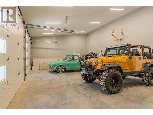 2335 Pass Creek Road, Castlegar, BC - Indoor Photo Showing Garage