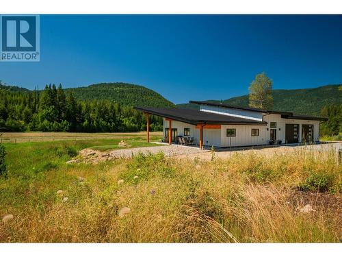 2335 Pass Creek Road, Castlegar, BC - Outdoor