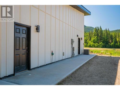 2335 Pass Creek Road, Castlegar, BC - Outdoor With Exterior