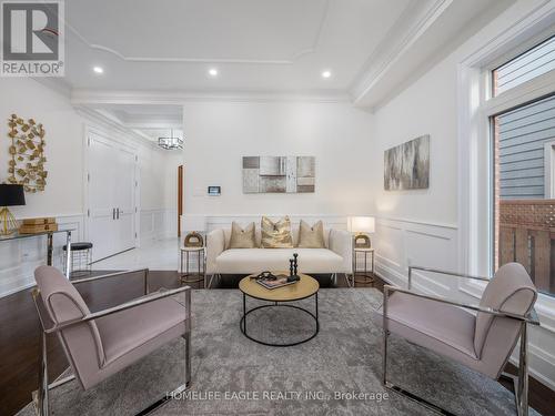 34 Brooklawn Avenue, Toronto, ON - Indoor Photo Showing Living Room