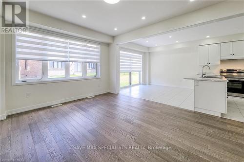 28 Hawick Crescent, Haldimand, ON - Indoor Photo Showing Kitchen