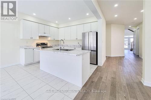 28 Hawick Crescent, Haldimand, ON - Indoor Photo Showing Kitchen With Upgraded Kitchen