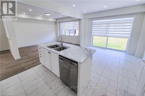 28 Hawick Crescent, Haldimand, ON - Indoor Photo Showing Kitchen With Double Sink With Upgraded Kitchen