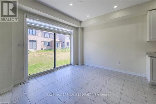 28 Hawick Crescent, Haldimand, ON - Indoor Photo Showing Other Room