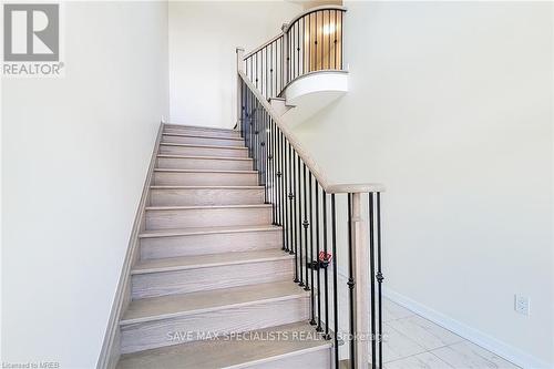 28 Hawick Crescent, Haldimand, ON - Indoor Photo Showing Other Room