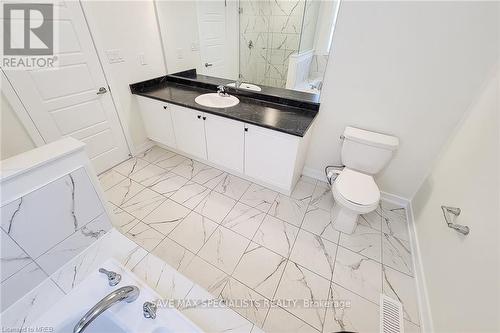 28 Hawick Crescent, Haldimand, ON - Indoor Photo Showing Bathroom