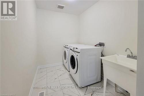 28 Hawick Crescent, Haldimand, ON - Indoor Photo Showing Laundry Room