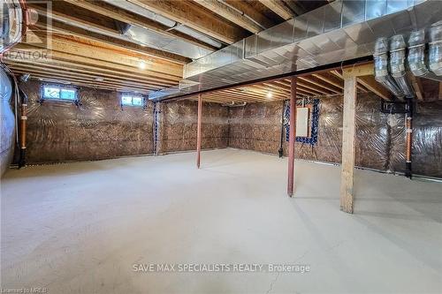 28 Hawick Crescent, Haldimand, ON - Indoor Photo Showing Basement