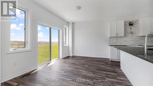 678 Daimler Parkway, Welland, ON - Indoor Photo Showing Kitchen