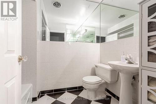 237 Tuck Drive, Burlington (Shoreacres), ON - Indoor Photo Showing Bathroom