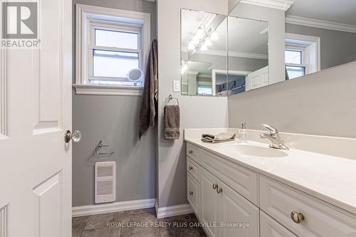 237 Tuck Drive, Burlington (Shoreacres), ON - Indoor Photo Showing Bathroom