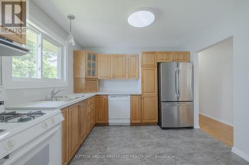 95 Rosslinn Road, Cambridge, ON - Indoor Photo Showing Kitchen With Double Sink