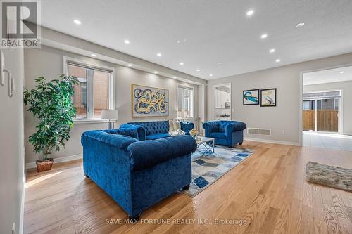 42 Kambalda Road E, Brampton (Northwest Brampton), ON - Indoor Photo Showing Living Room